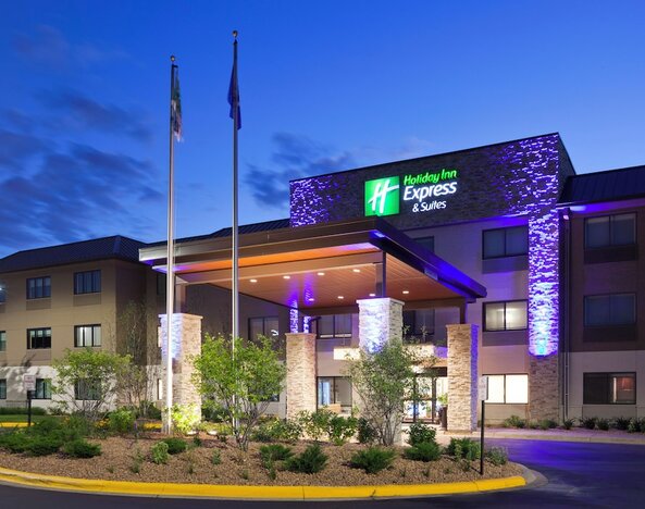 Holiday Inn Express & Suites Minneapolis – West End by IHG