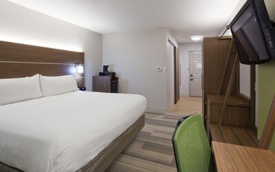 Holiday Inn Express & Suites Minneapolis – West End by IHG
