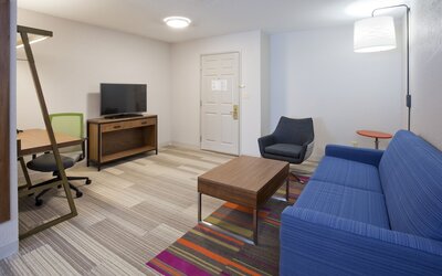 Holiday Inn Express & Suites Minneapolis – West End by IHG