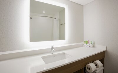 Holiday Inn Express & Suites Minneapolis – West End by IHG