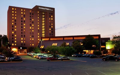DoubleTree by Hilton Minneapolis - Park Place