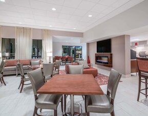 Ramada by Wyndham Minneapolis Golden Valley