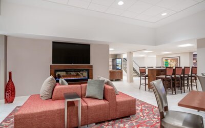 Ramada by Wyndham Minneapolis Golden Valley