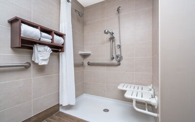 Ramada by Wyndham Minneapolis Golden Valley
