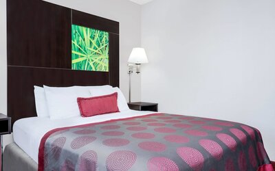 Ramada by Wyndham Minneapolis Golden Valley
