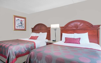 Ramada by Wyndham Minneapolis Golden Valley