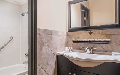 Ramada by Wyndham Minneapolis Golden Valley