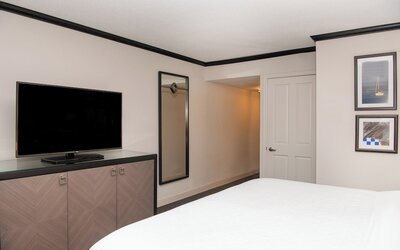 Sheraton Minneapolis West Hotel