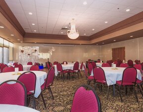 Ramada Hotel & Conference Center by Wyndham Plymouth