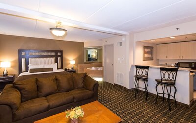 Ramada Hotel & Conference Center by Wyndham Plymouth