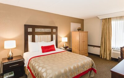 Ramada Hotel & Conference Center by Wyndham Plymouth