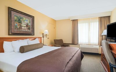 Ramada Hotel & Conference Center by Wyndham Plymouth