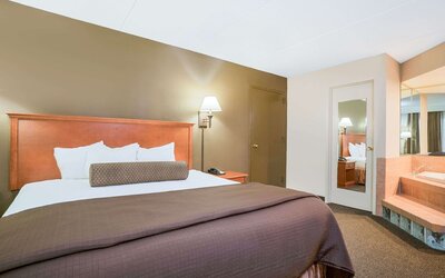 Ramada Hotel & Conference Center by Wyndham Plymouth