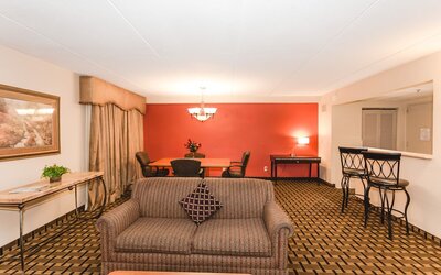 Ramada Hotel & Conference Center by Wyndham Plymouth