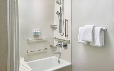 Courtyard by Marriott Newark Elizabeth