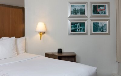 La Quinta Inn & Suites by Wyndham Secaucus Meadowlands