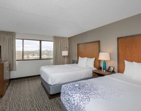 La Quinta Inn & Suites by Wyndham Secaucus Meadowlands
