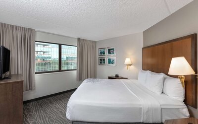 La Quinta Inn & Suites by Wyndham Secaucus Meadowlands