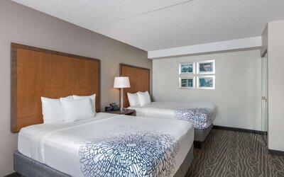 La Quinta Inn & Suites by Wyndham Secaucus Meadowlands