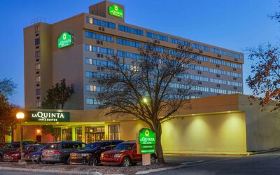 La Quinta Inn & Suites by Wyndham Secaucus Meadowlands
