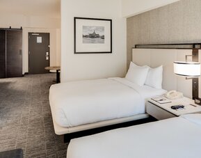 DoubleTree by Hilton Hotel & Suites Jersey City
