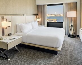 DoubleTree by Hilton Hotel & Suites Jersey City