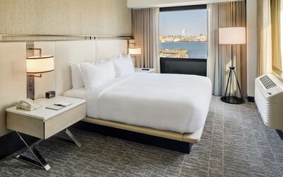 DoubleTree by Hilton Hotel & Suites Jersey City