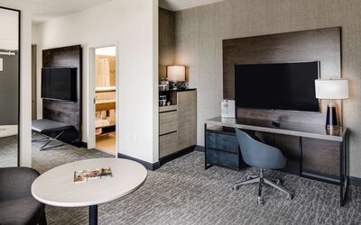 Junior Suite, 1 King Bed, City View