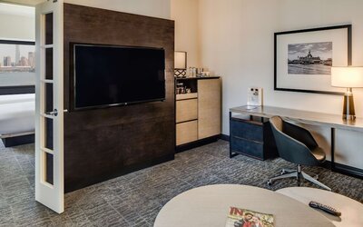 DoubleTree by Hilton Hotel & Suites Jersey City