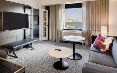 DoubleTree by Hilton Hotel & Suites Jersey City