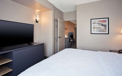 Hampton Inn & Suites Newark Airport Elizabeth