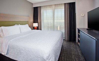 Hampton Inn & Suites Newark Airport Elizabeth