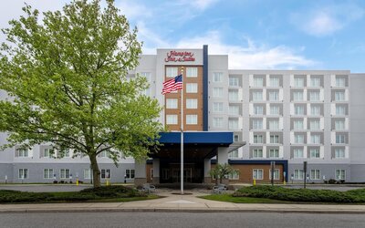 Hampton Inn & Suites Newark Airport Elizabeth