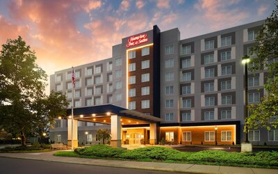 Hampton Inn & Suites Newark Airport Elizabeth