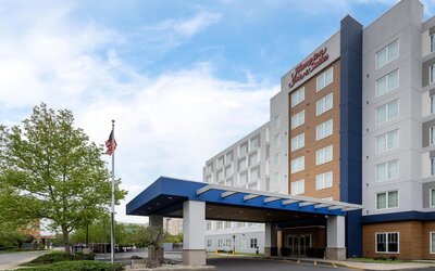 Hampton Inn & Suites Newark Airport Elizabeth