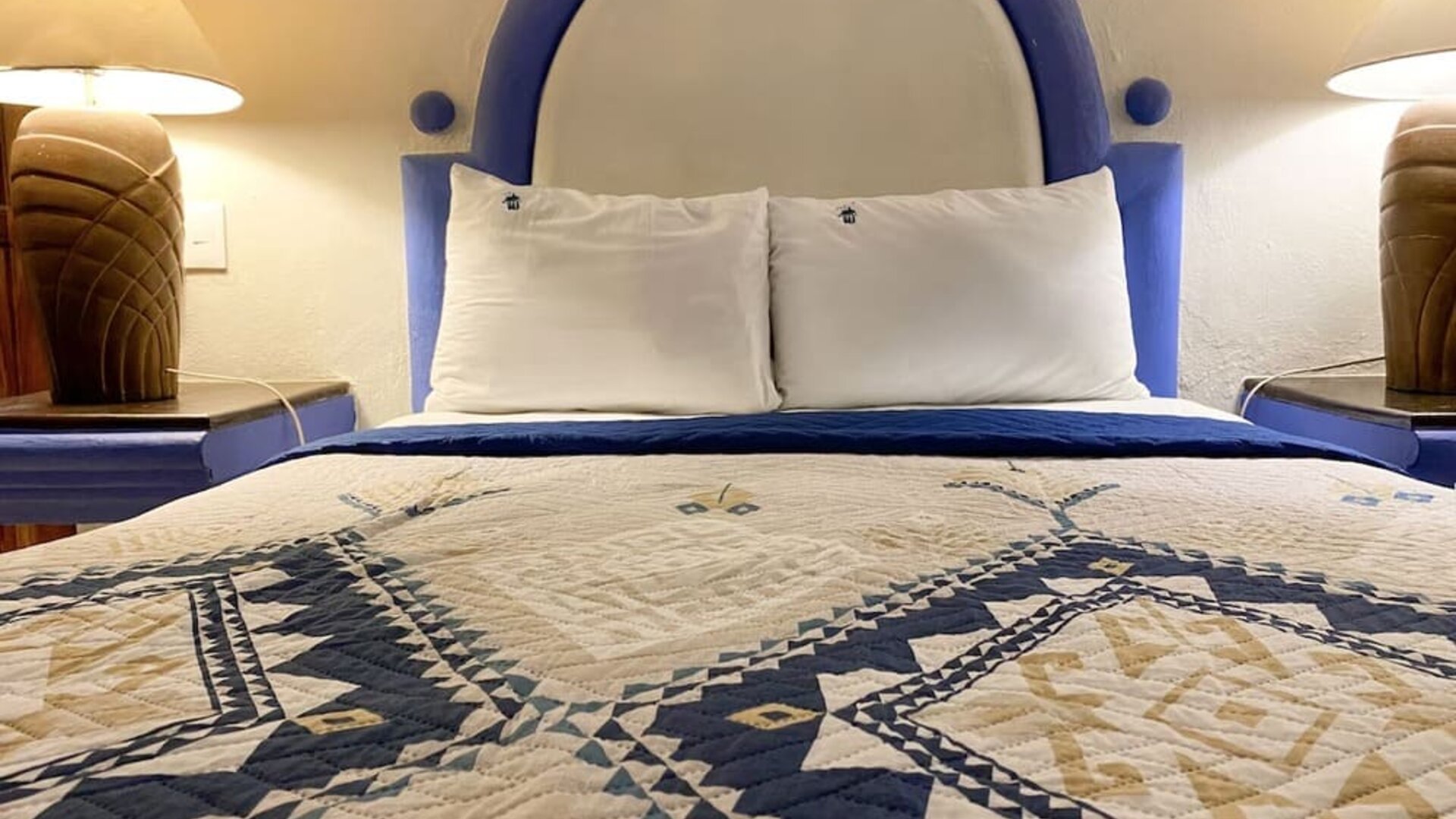 Romantic king room at Puerto De Luna Pet Friendly & Family Suites.