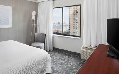 Courtyard Jersey City Newport