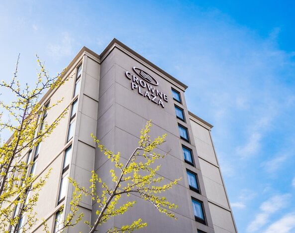Crowne Plaza Newark Airport by IHG