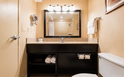 Crowne Plaza Newark Airport by IHG