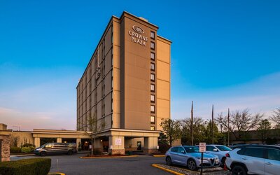 Crowne Plaza Newark Airport by IHG