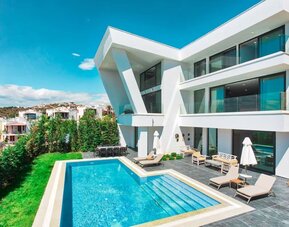 Luxurious outdoor pool at Le Méridien Bodrum Beach Resort.