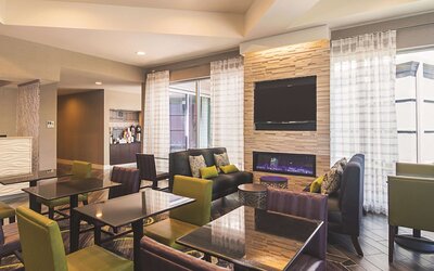La Quinta Inn & Suites by Wyndham Oklahoma City - NW Expwy