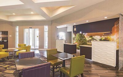 La Quinta Inn & Suites by Wyndham Oklahoma City - NW Expwy