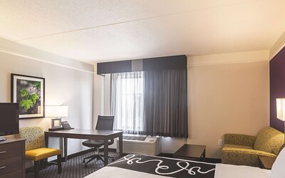 La Quinta Inn & Suites by Wyndham Oklahoma City - NW Expwy