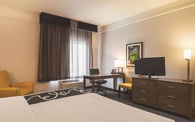 La Quinta Inn & Suites by Wyndham Oklahoma City - NW Expwy