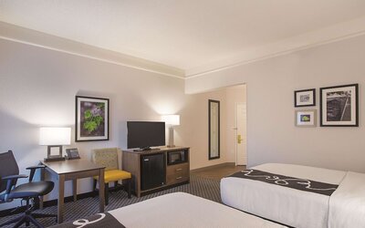 La Quinta Inn & Suites by Wyndham Oklahoma City - NW Expwy
