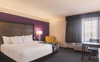 La Quinta Inn & Suites by Wyndham Oklahoma City - NW Expwy