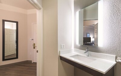 La Quinta Inn & Suites by Wyndham Oklahoma City - NW Expwy