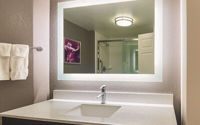 La Quinta Inn & Suites by Wyndham Oklahoma City - NW Expwy