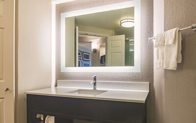 La Quinta Inn & Suites by Wyndham Oklahoma City - NW Expwy
